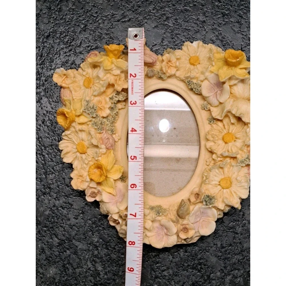 Vintage 1990s 3D Floral Resin Picture Frame for 3.5